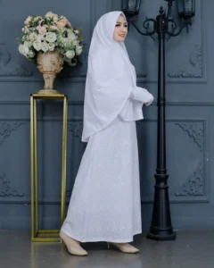 Biyai - Sarah Gamis Syari Wanita Putih Set Sarung Tangan Dan Bergo Bordir Motif Keong Bahan Katun Premium